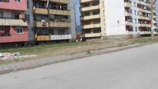 Хлапе полетя мистериозно от 3-ия етаж в Ботевград