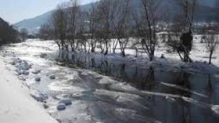 Шок! Река Ардинска потече черна