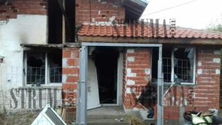 Петър запали вестници, стана страшно и побягна... още го търсят (СНИМКИ)