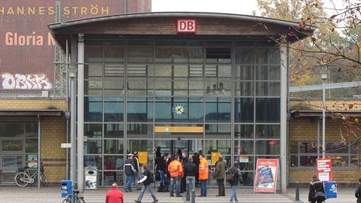Нова гавра! Двама "добре изглеждащи" бежанци опипват 5 момичета в басейн, но им се случи случка