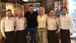 СНИМКИ издадоха Лепа Брена как подгря за Гришо
