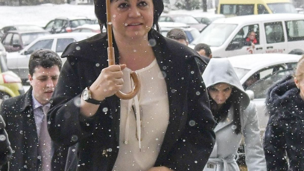Корнелия Нинова към Бойко Борисов: Дойде време "г-жа Лъжа" да пита за истината