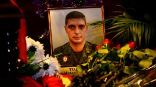 Погребаха като герой комбата Гиви в Донецк, положиха го до легендарния Моторола (СНИМКИ/ВИДЕО)