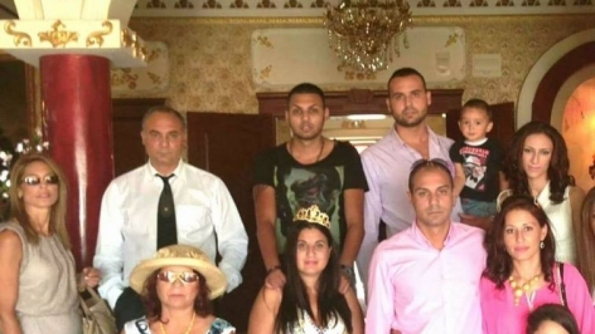 Спипаха внучката на Цар Киро да краде луканки от супермаркет в Пловдив