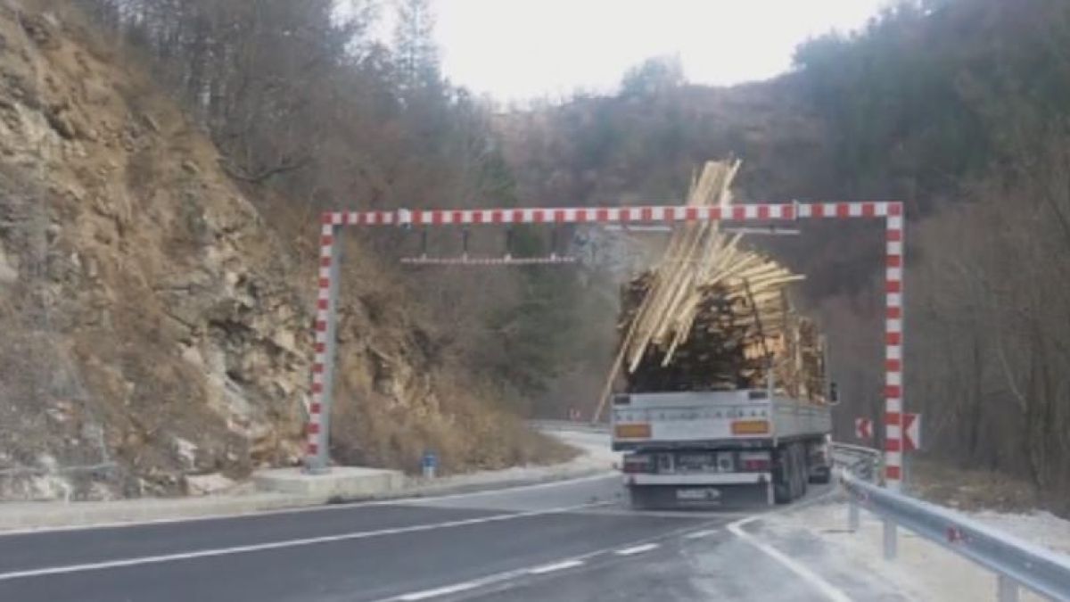 Строителен предприемач с нова версия за трагедията в „Ечемишка”: Жената загина нелепо не заради корозия на осветителното тяло, а ... 