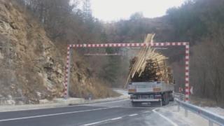 Строителен предприемач с нова версия за трагедията в „Ечемишка”: Жената загина нелепо не заради корозия на осветителното тяло, а ... 
