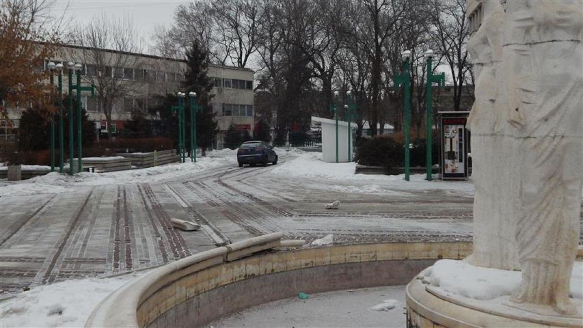 Шофьор влетя в пешеходната зона на Видин и ... 