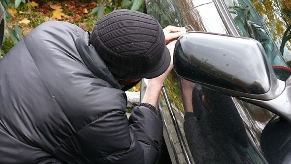 Криминалисти предупреждават за нова офанзива автоджамбазите в столицата, на мушката са БМВ-та, дори на 15 години! 