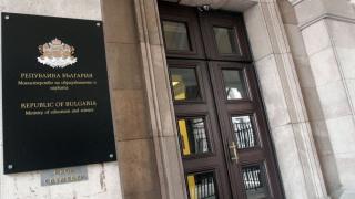 Министерството на образованието умува как да пусне спрените плащания  