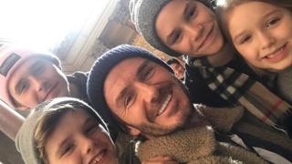 Вижте как докато Виктория подготвяше ревюто си, Дейвид Бекъм се грижеше за децата (СНИМКИ)