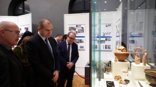 Румен Радев се зарече: Българските институции ще продължат да подкрепят талантливите хора (СНИМКИ)