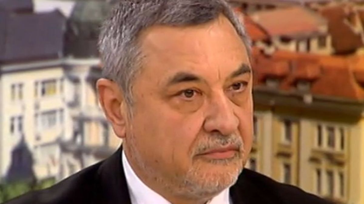  Валери Симеонов изпепели Байрактаров, който бил като малката булка, скара се с Цолова и предложи стълба на Николаев