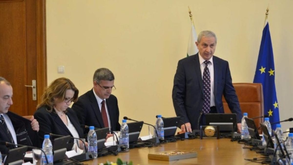 Нова метла: Герджиков маха още 7 областни управители, позволили си да...