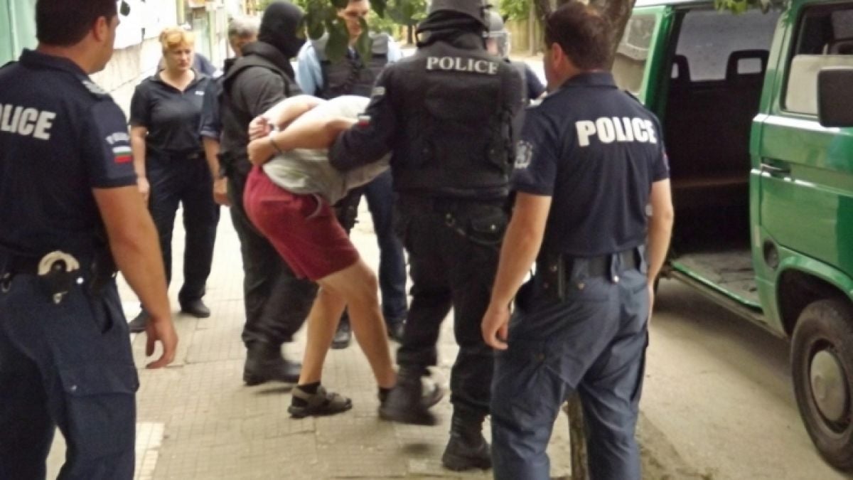 Кокала надяна рокля и перука, грабна "Макаров" и тръгна да мъсти, но ето какво му се случи 