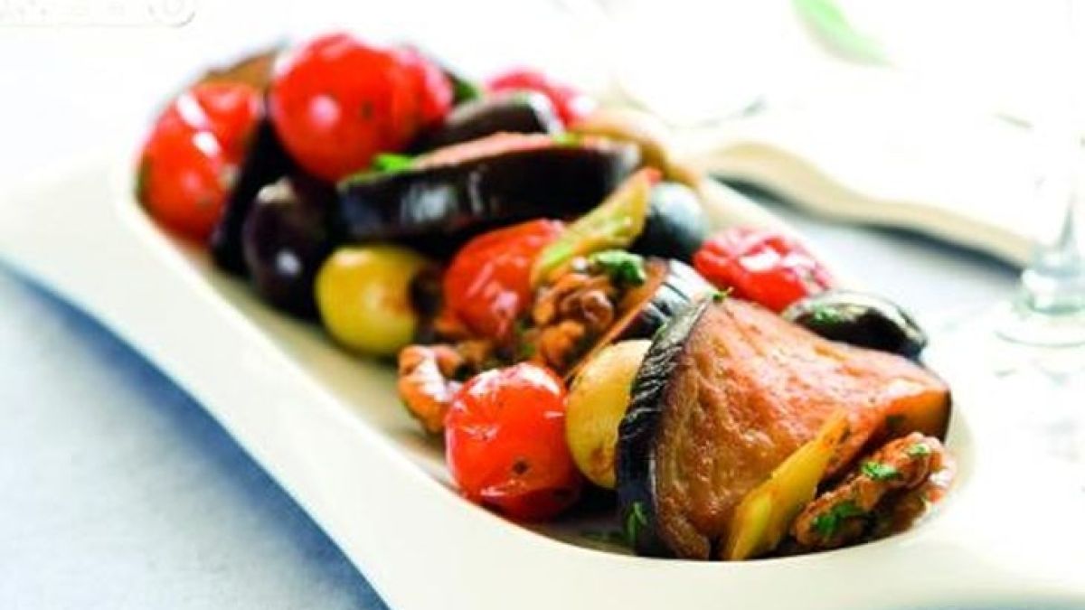 Ох, че вкусно, а и полезно! Направете си тези патладжани с праз и маслини