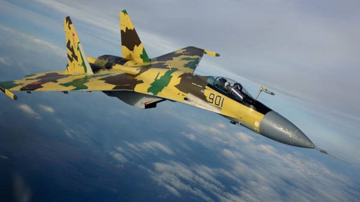 Изтребител Су-35С изпълни за първи път уникални фигури от висшия пилотаж (ВИДЕО)