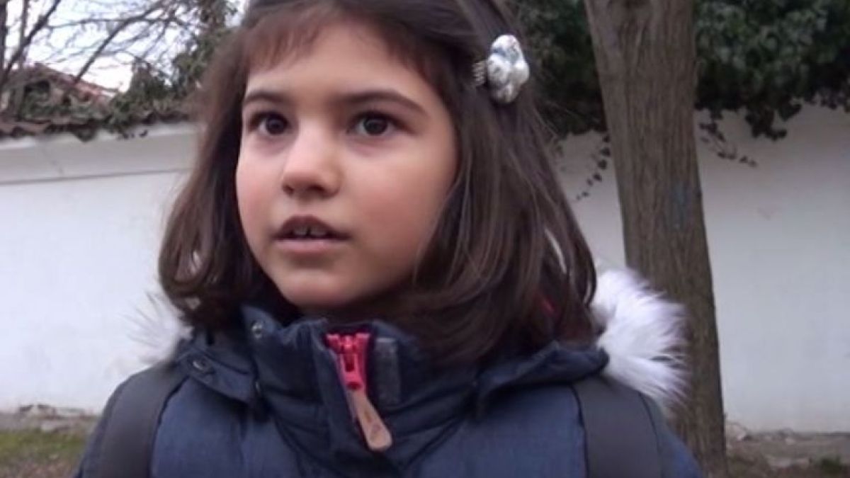 Малка ученичка смая всички с думите си за Левски (ВИДЕО)