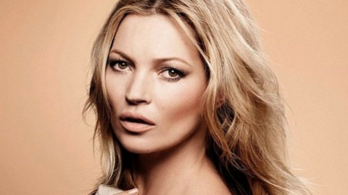Топмоделът Кейт Мос се снима гола в необичайна фотосесия (СНИМКИ 18+)