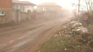 Не е за вярване какво са принудени да правят и плащат хората от Бисер, отнесен преди години от потоп