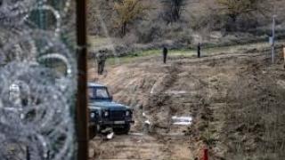 Хванаха петима каналджии, натъпкали 31 афганистанци в пет коли
