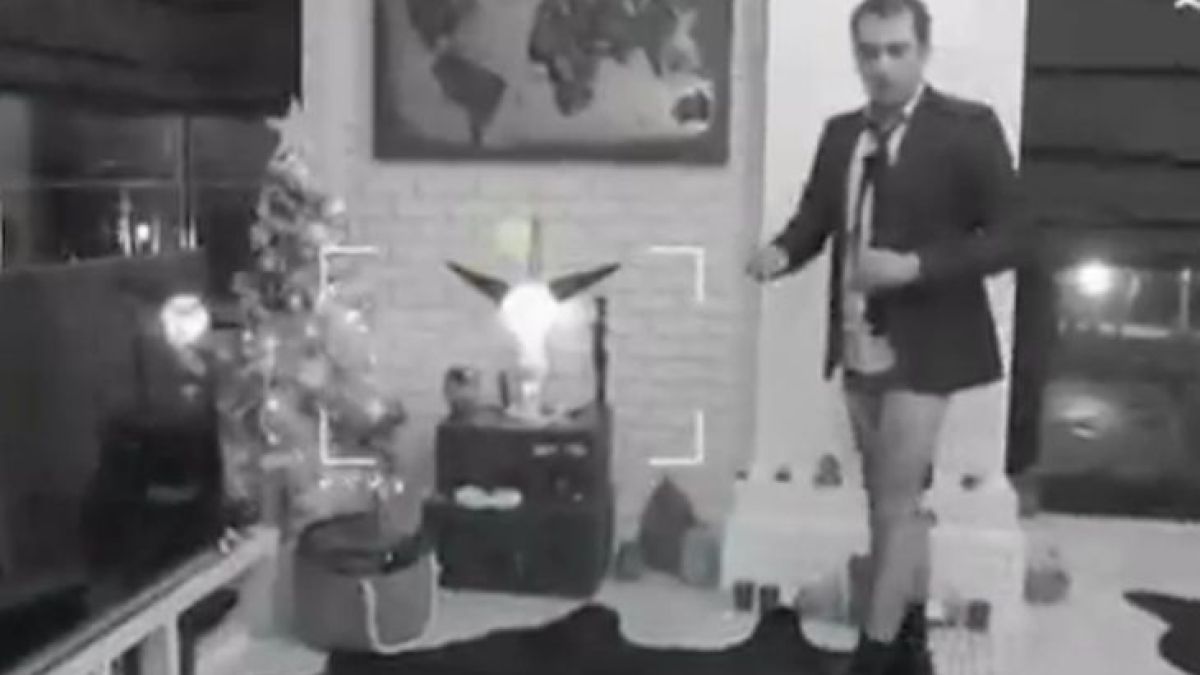Драго Симеонов хвърли дрехи и задръжки за пари, лъсна по боксерки в ефир! (СНИМКИ 18+)