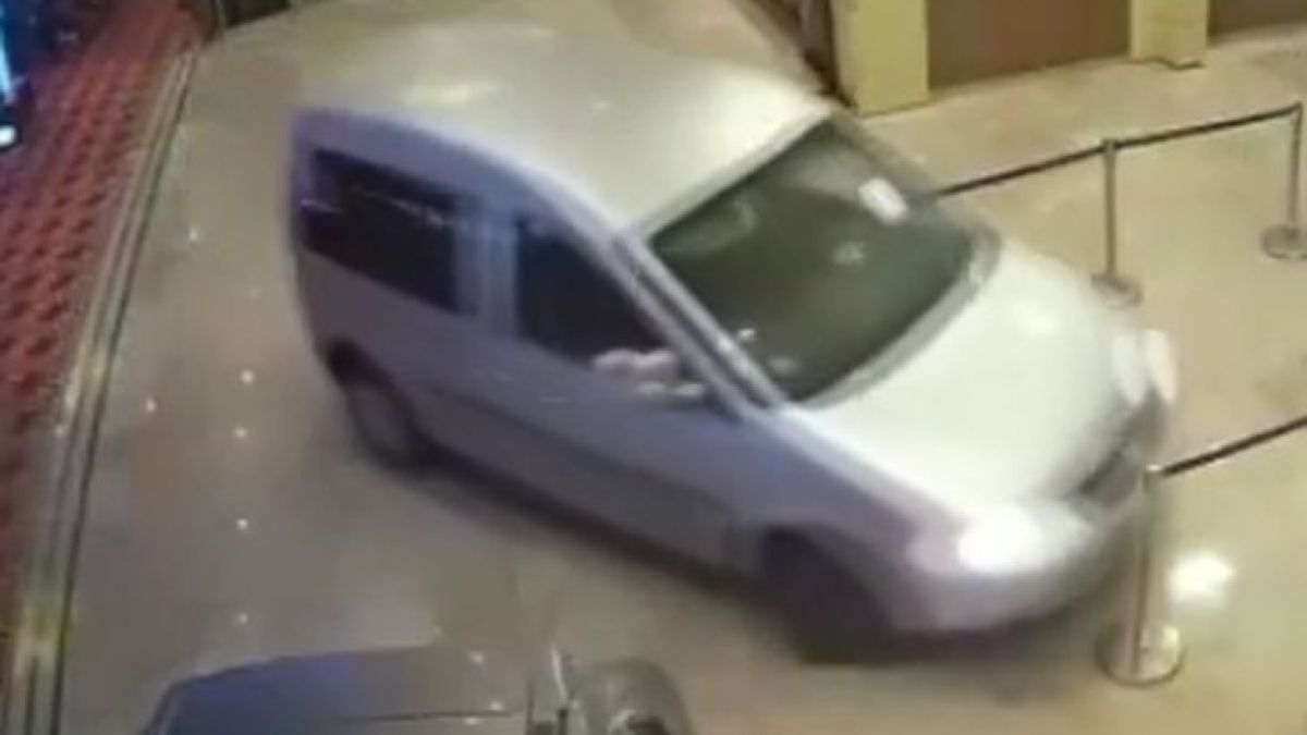 Обирджиите на казиното на Коко Динев изпуснали 100 000 евро, скрити в... (ВИДЕО)