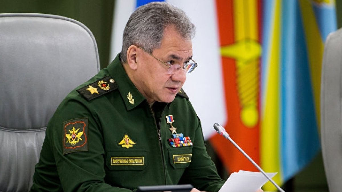Шойгу отговори на Фелън, призоваващ Русия да не си „пъха лапите в Либия”  
