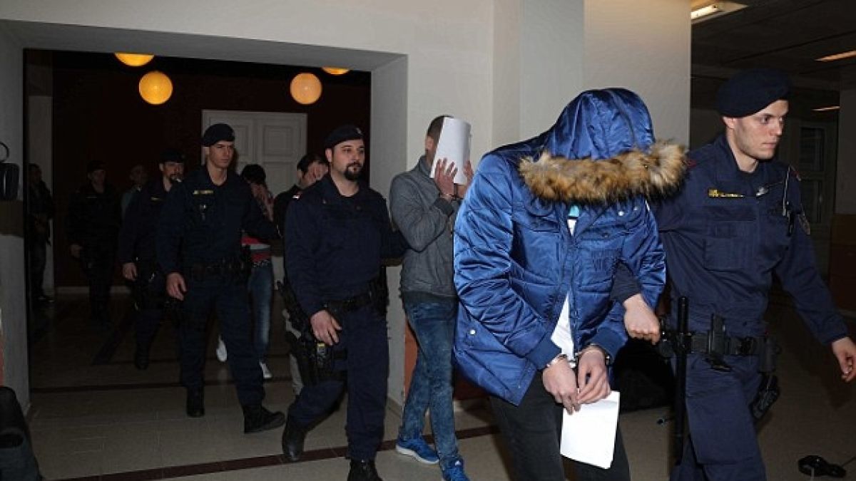 Два часа бежанци изнасилваха във Виена млада учителка, накрая й казаха да не плаче (СНИМКИ)