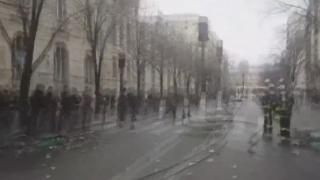 В Париж напрежението ескалира (ВИДЕО)