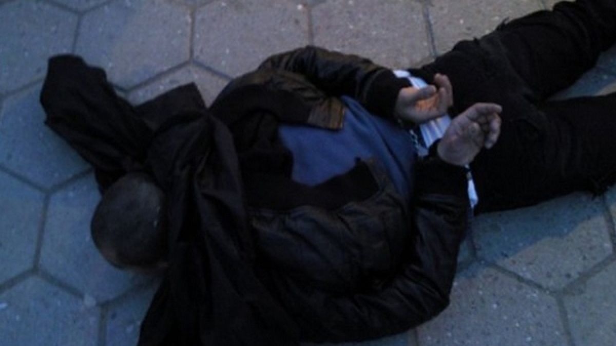Бургаският дилър Владо обикаля квартала с торба с дрога и... 