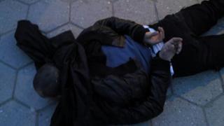 Бургаският дилър Владо обикаля квартала с торба с дрога и... 
