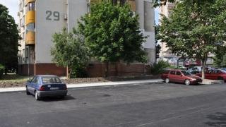 Ужас в бургаски квартал! Мъж полетя от 13-ия етаж