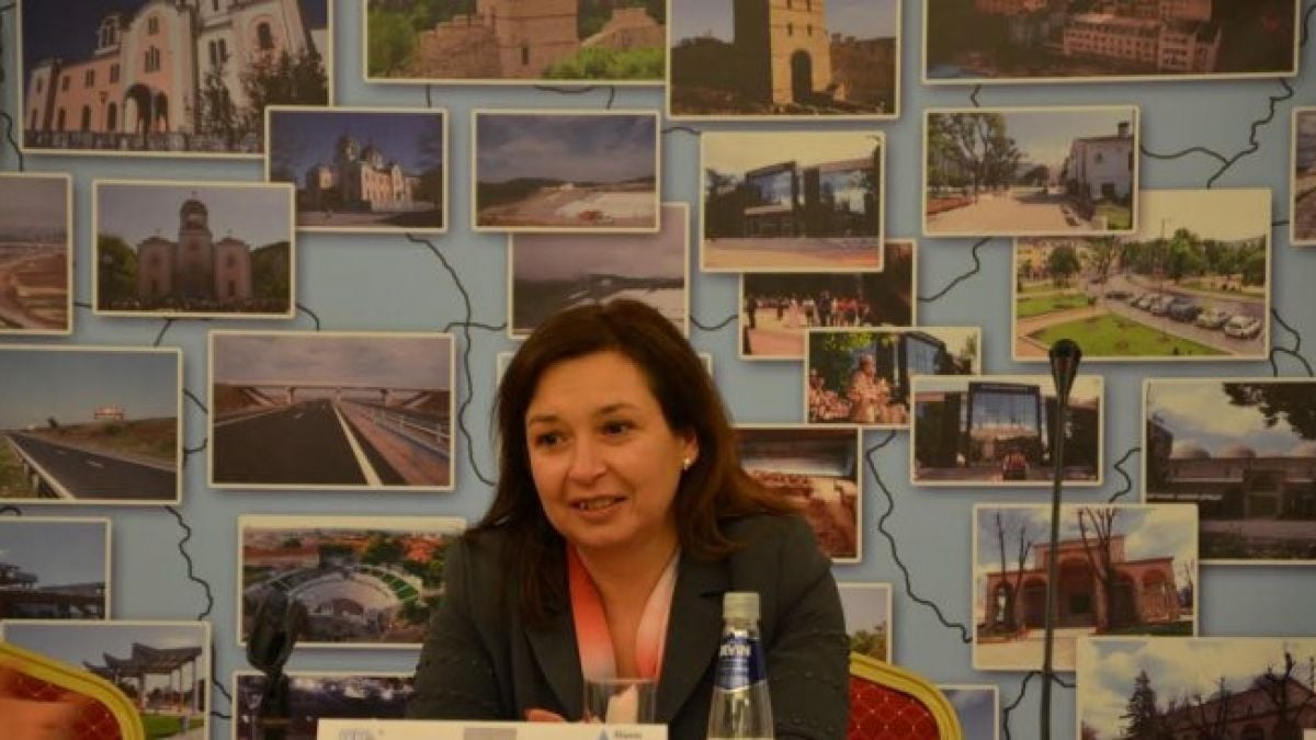 Зорница Русинова: Приоритет в програмата на ГЕРБ е увеличението на минималната и на средната заплата