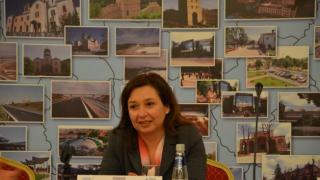 Зорница Русинова: Приоритет в програмата на ГЕРБ е увеличението на минималната и на средната заплата