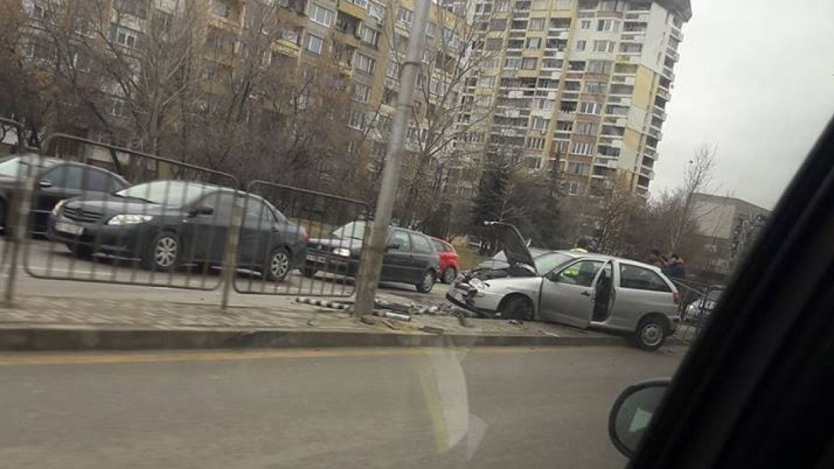 Жители на Младост пропищяха: Аман от шофьорите на бул. Александър Малинов (СНИМКА)