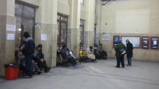 Гонят тримата адаши бездомници от Централна гара в Пловдив