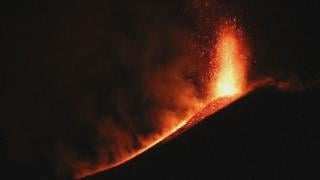 Зрелищен нощен спектакъл предложи вулканът Етна (ВИДЕО)
