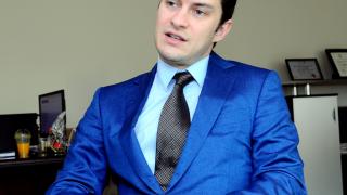 Политикът от ДПС, който се кандидатира в бастиона на Костов, проговори пред БЛИЦ за изборите, възможните коалиции, ген. Радев, Борисов и Корнелия!