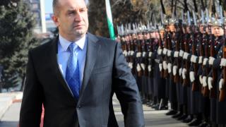 Радев с извънредни уточнения за армията и служебното правителство!