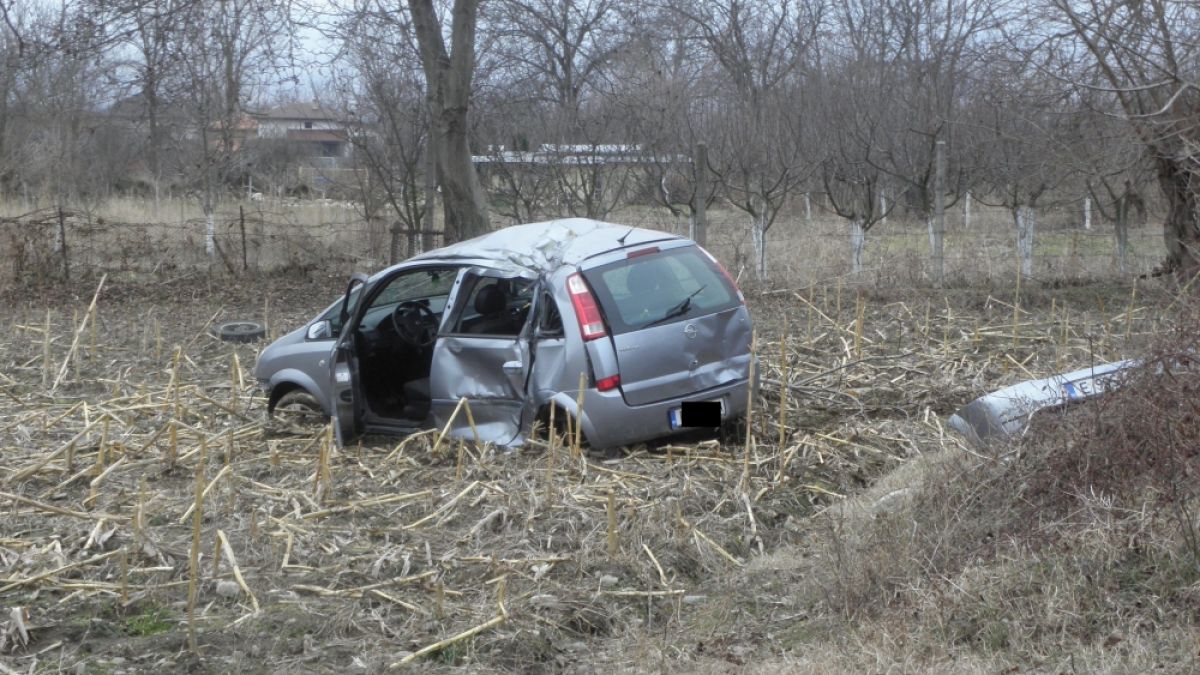 Мъж е в болница след като бе притиснат от еърбег
