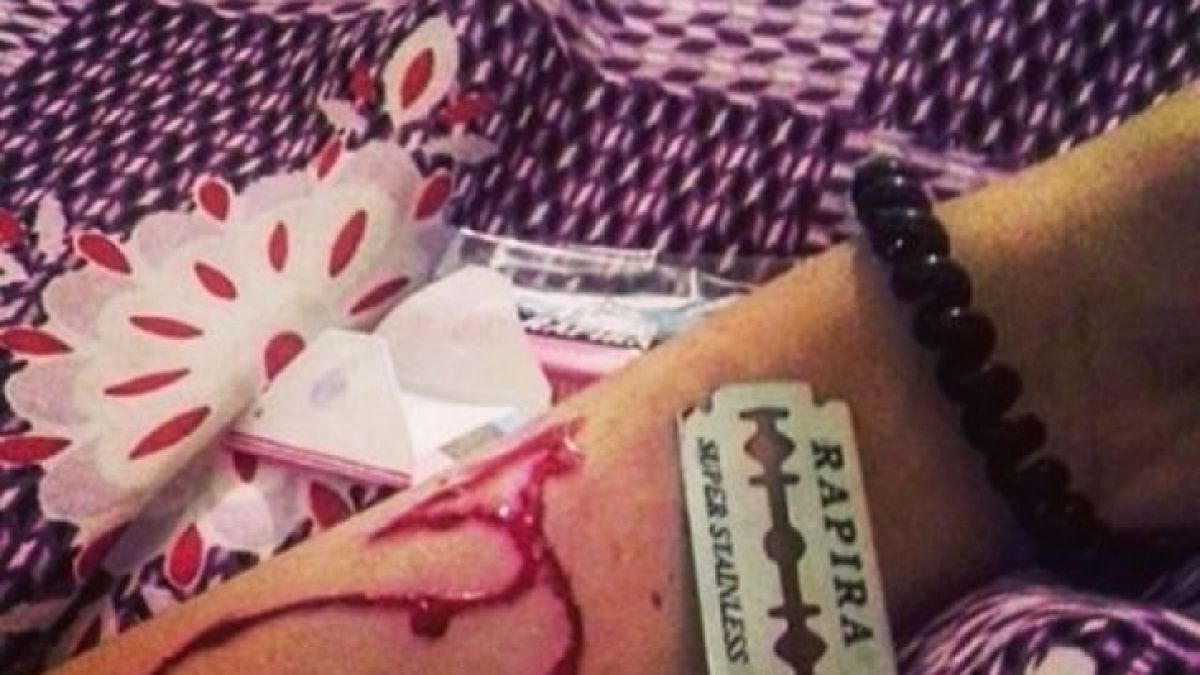Родителите в Пазарджик изтръпнаха! "Синия кит" върлува в града, дете споделило на майка си, че има мисия да скочи от високо