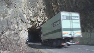 Искат отмяна на новите екотакси за автобуси и камиони