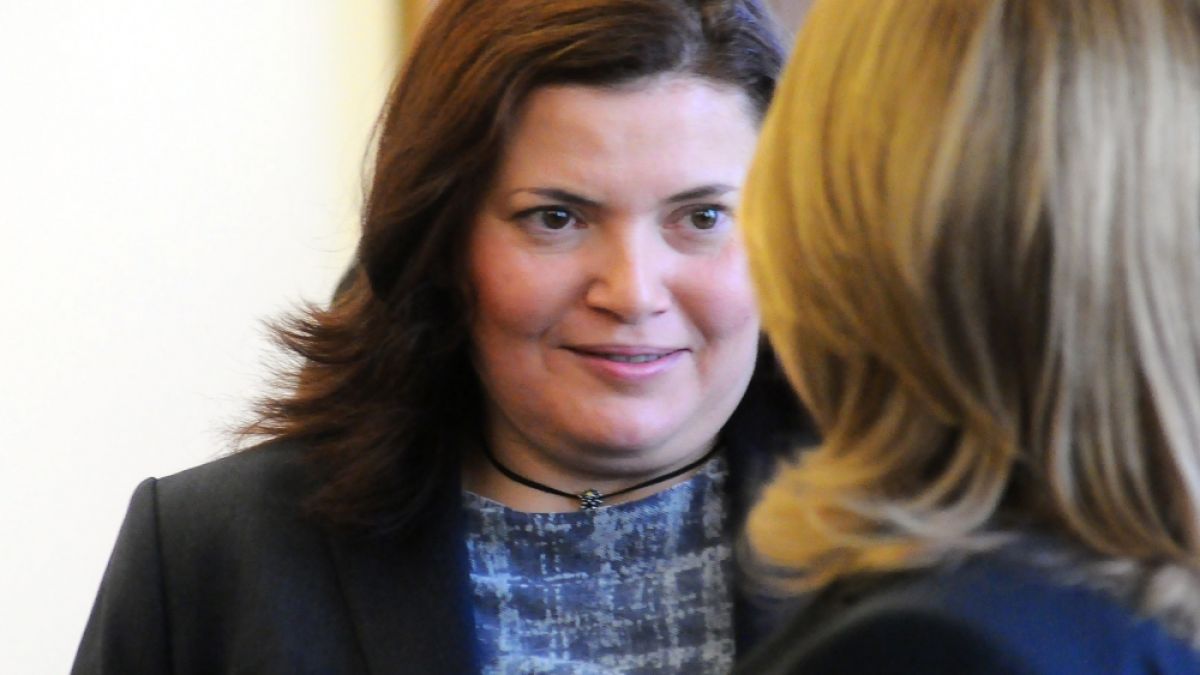 Малина Крумова става шефка на новата мега пътна агенция