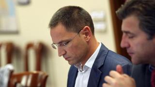 Обществото извика: Няма да мине, негодници! 