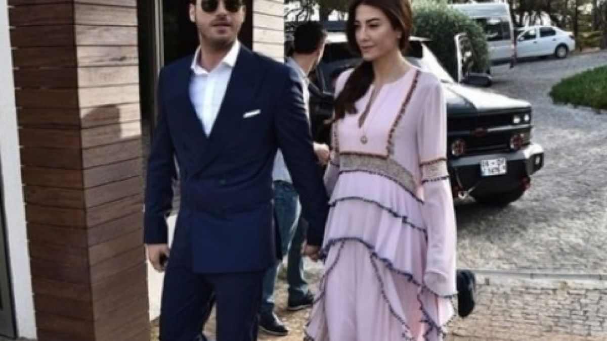 Огромен скандал с турския секссимвол Къванч Татлъту