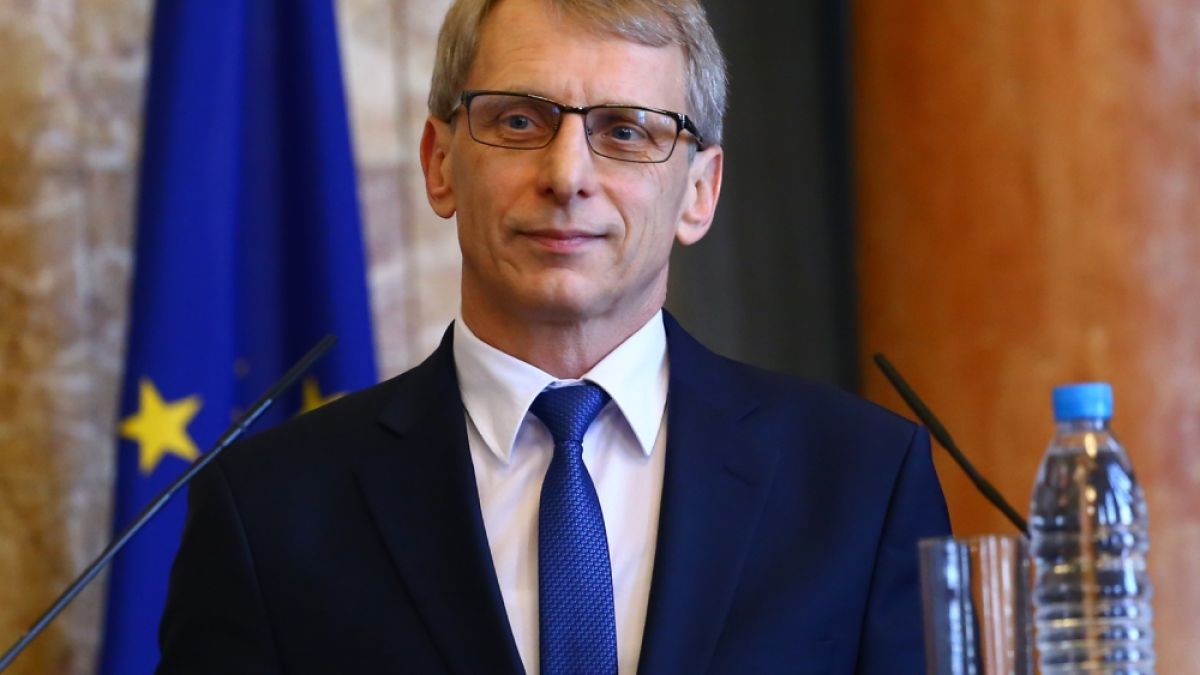 Mинистър Денков отново заговори за сливането на университетите