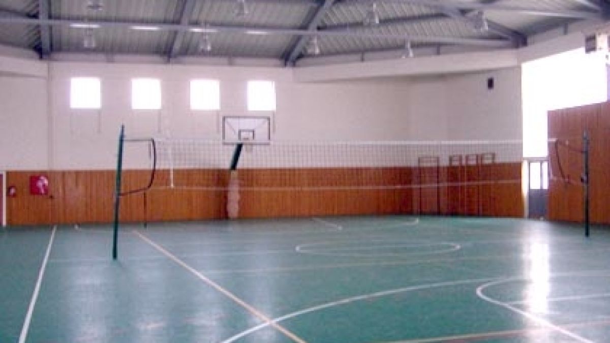Сигнал до БЛИЦ! Нова злополука в столично училище, 15-годишна е в безсъзнание