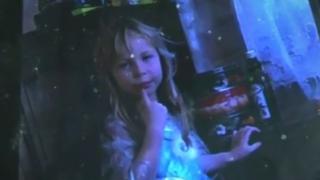Засмуканата от джакузи Изабела вече диша сама (ВИДЕО)