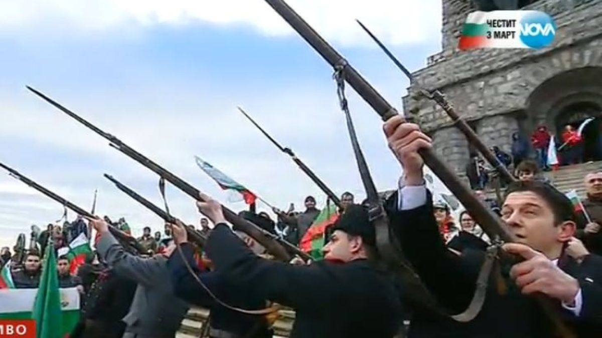 Богомил Грозев заряза микрофона, стана войник и награби оръжие! (СНИМКИ)