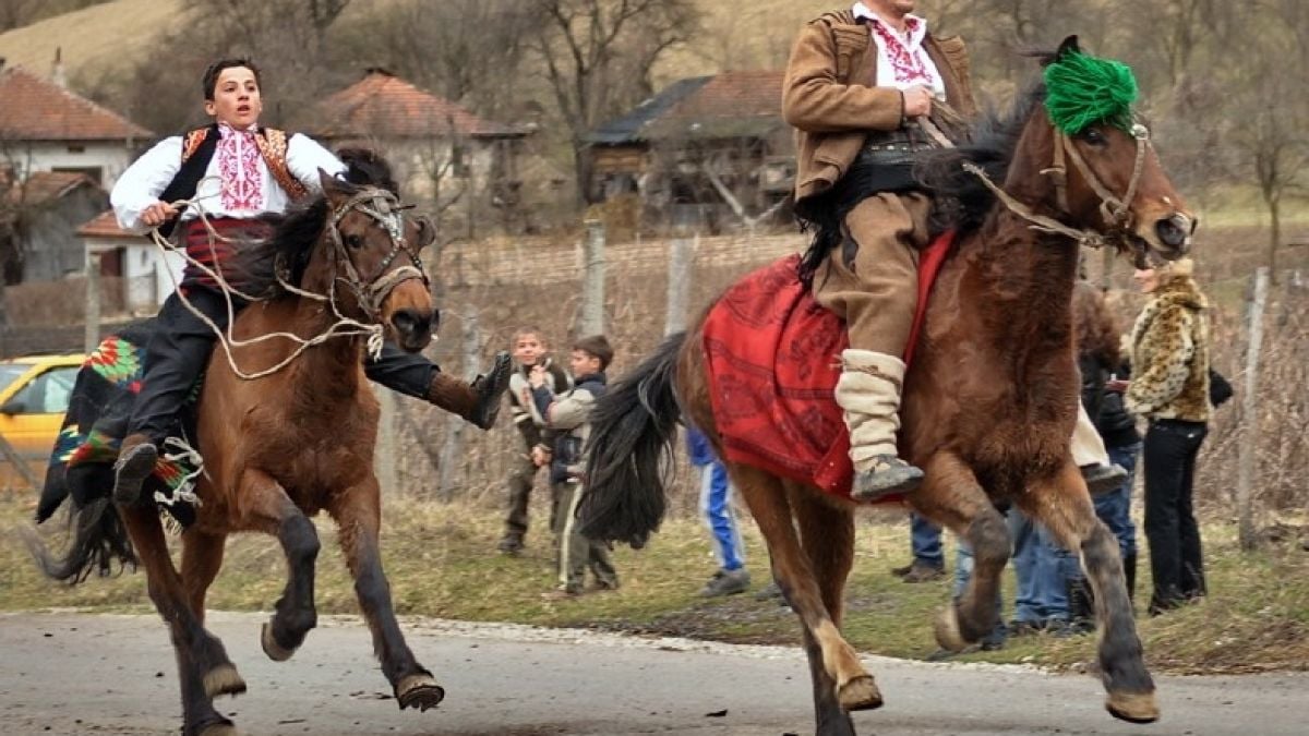 Честито да ни е! Днес поливаме Конския Великден!
